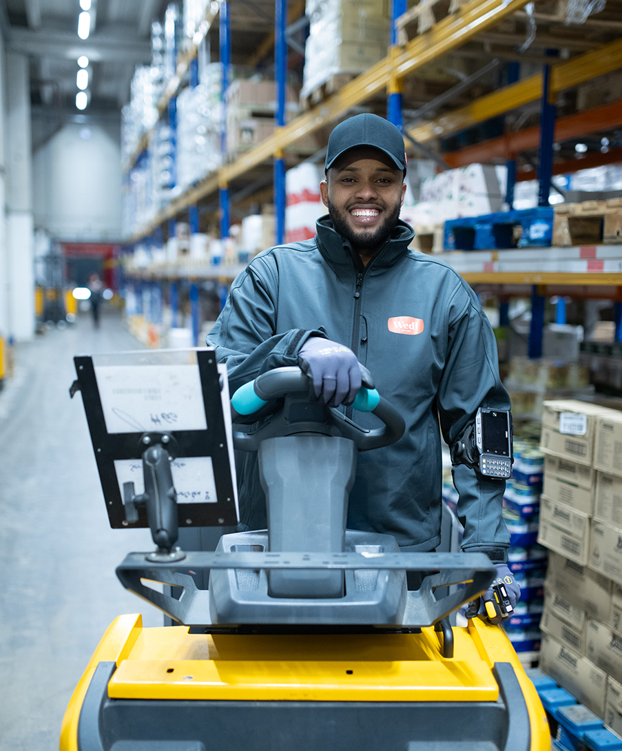Logistikarbeiter bei Wedl