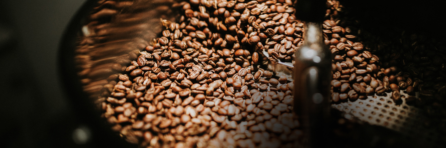 Kaffeebohnen in Rösterei