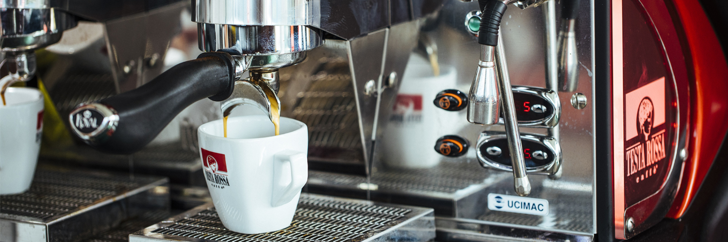 Testa Rossa caffé wird zubereitet